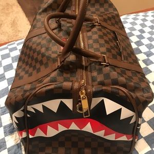 Sprayground sharks in Paris duffel bag